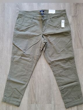 BRAND NEW Gap Tapered Olive Khaki Pants Women's Size 16